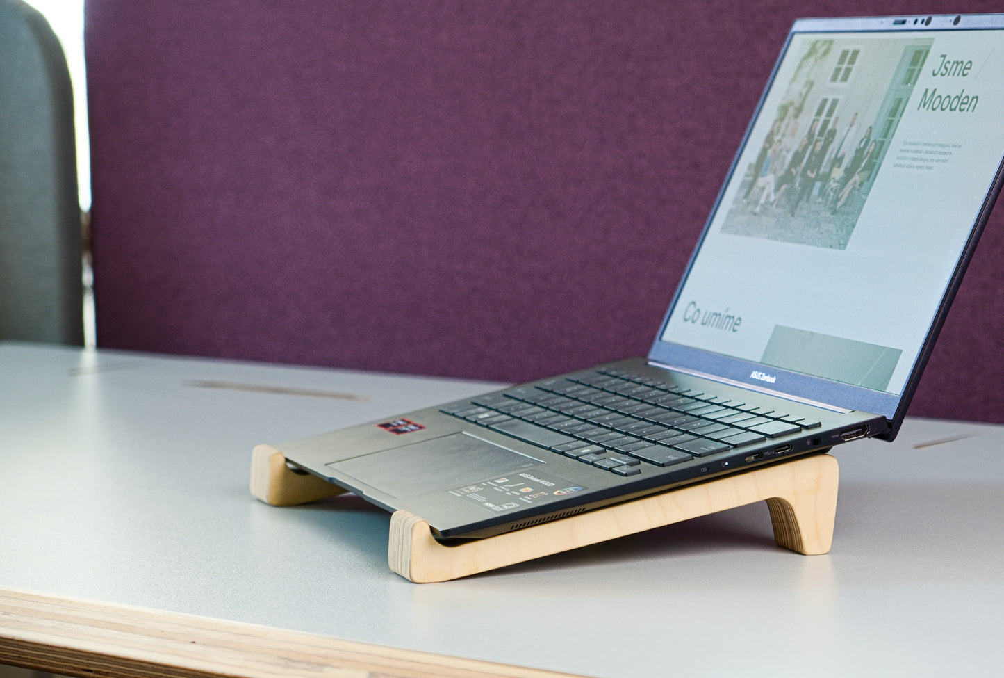 Stojánek pod notebook Hup